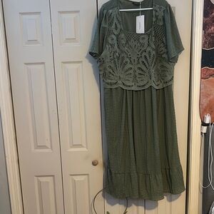 BloomChic Green Flutter Sleeve Midi Dress